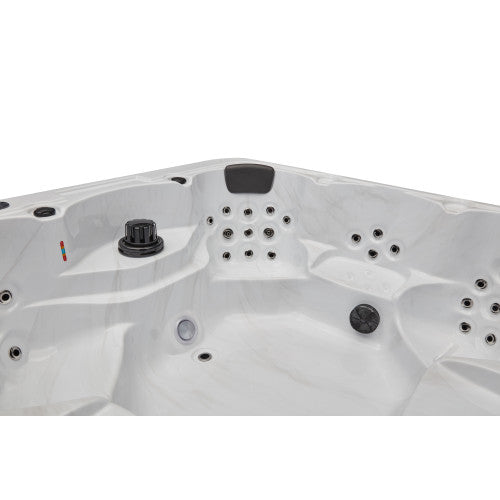 Luxury Spas Denali 7-Person Hot Tub