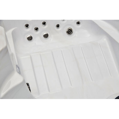 Luxury Spas Regal 4-Person Hot Tub