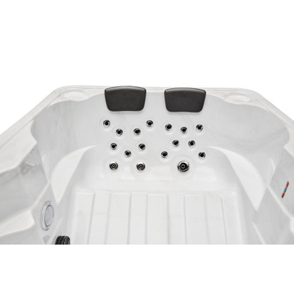 Luxury Spas Regal 4-Person Hot Tub