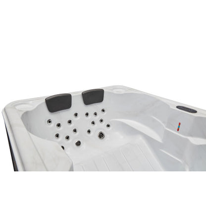 Luxury Spas Regal 4-Person Hot Tub